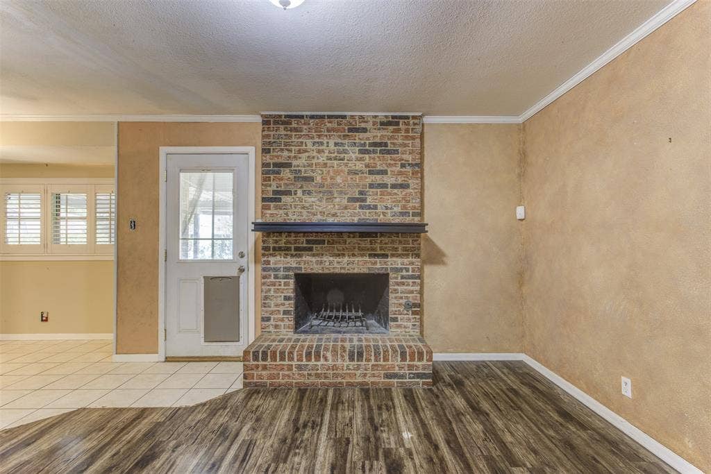 521 E Mustang Street, Crowley, TX 76036 521 E Mustang Street, Crowley, TX 76036