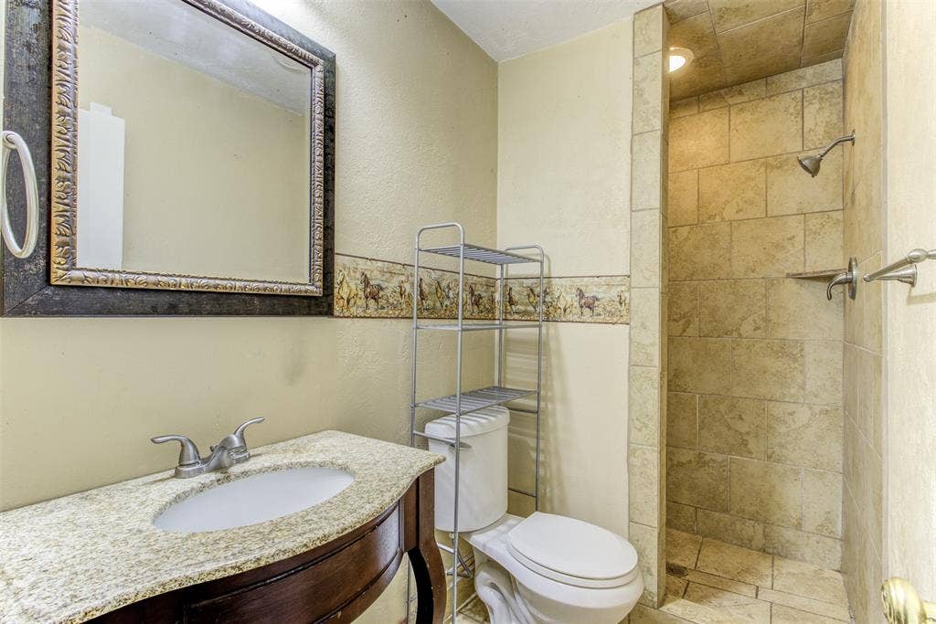 521 E Mustang Street, Crowley, TX 76036 521 E Mustang Street, Crowley, TX 76036