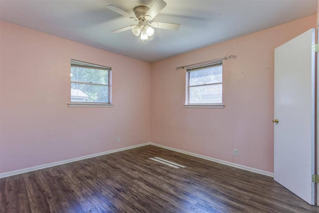 521 E Mustang Street, Crowley, TX 76036 521 E Mustang Street, Crowley, TX 76036