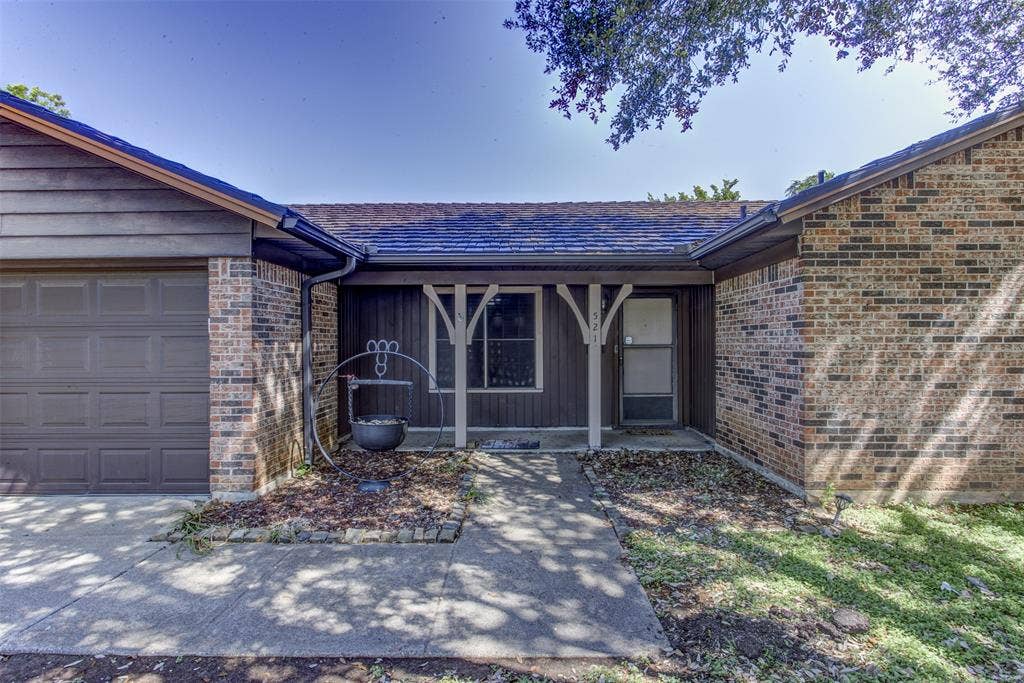521 E Mustang Street, Crowley, TX 76036 521 E Mustang Street, Crowley, TX 76036