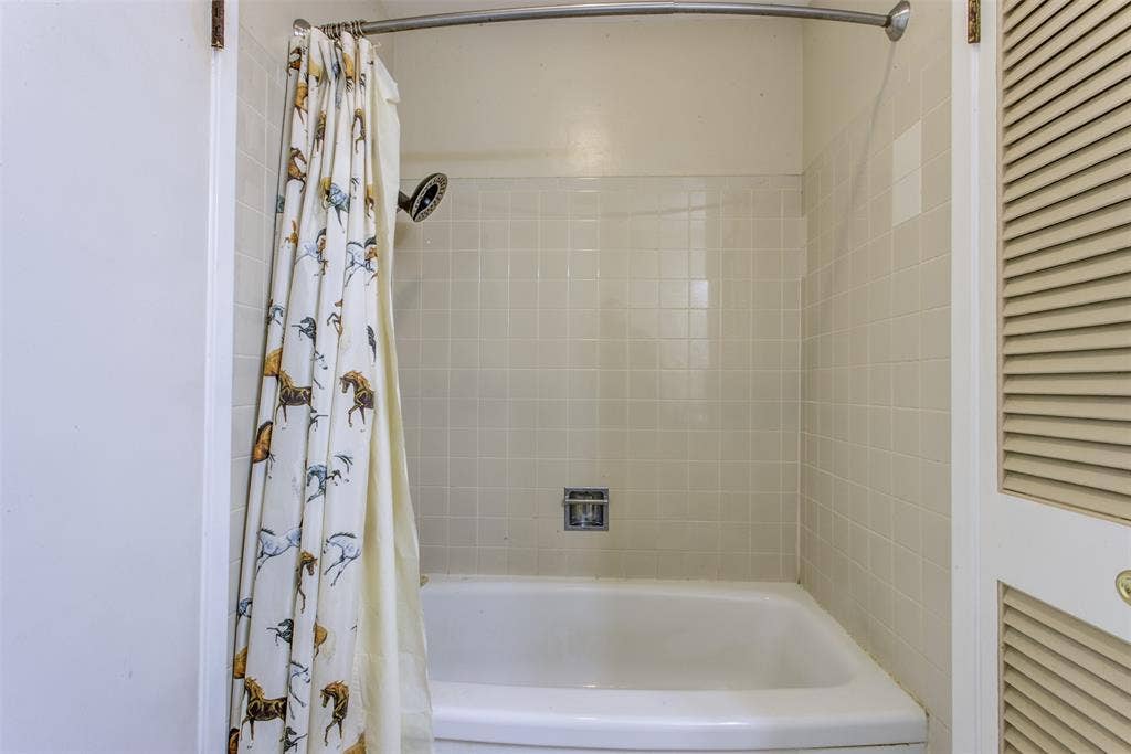 521 E Mustang Street, Crowley, TX 76036 521 E Mustang Street, Crowley, TX 76036