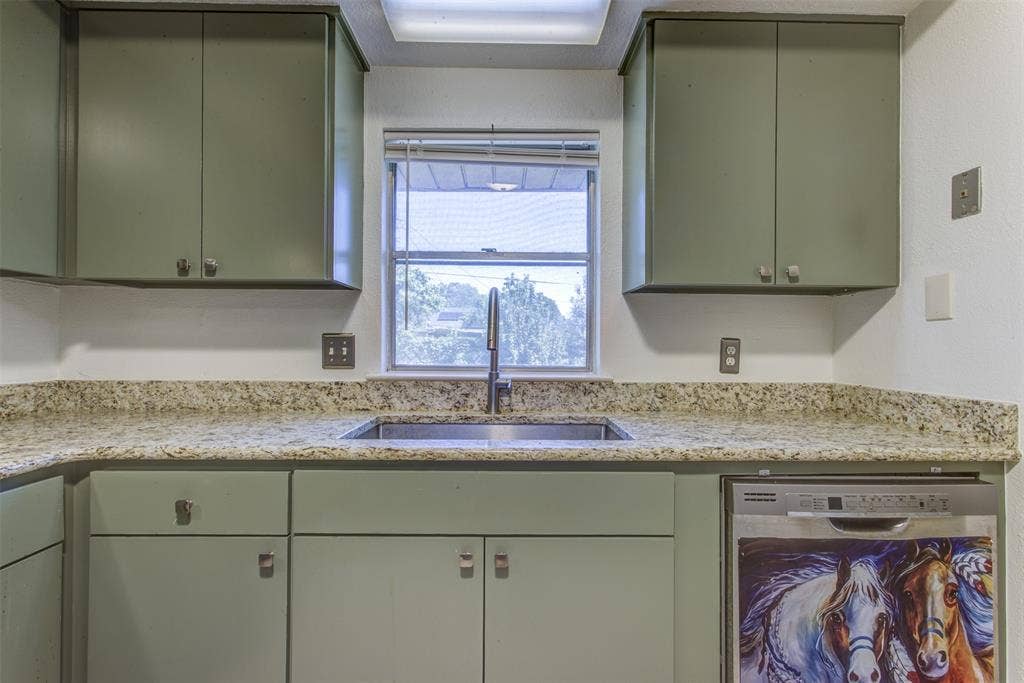 521 E Mustang Street, Crowley, TX 76036 521 E Mustang Street, Crowley, TX 76036