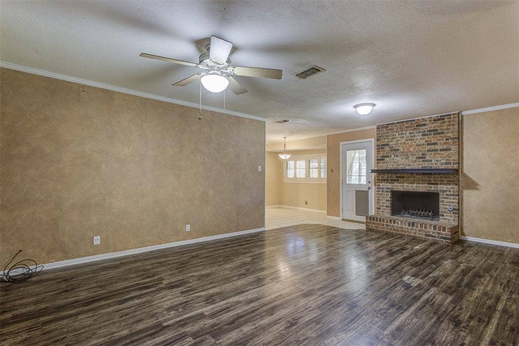 521 E Mustang Street, Crowley, TX 76036 521 E Mustang Street, Crowley, TX 76036