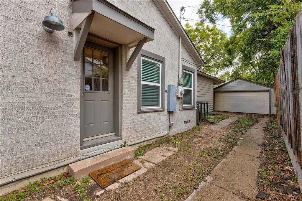 2521 Benbrook Boulevard, Fort Worth, TX 76109 2521 Benbrook Boulevard, Fort Worth, TX 76109