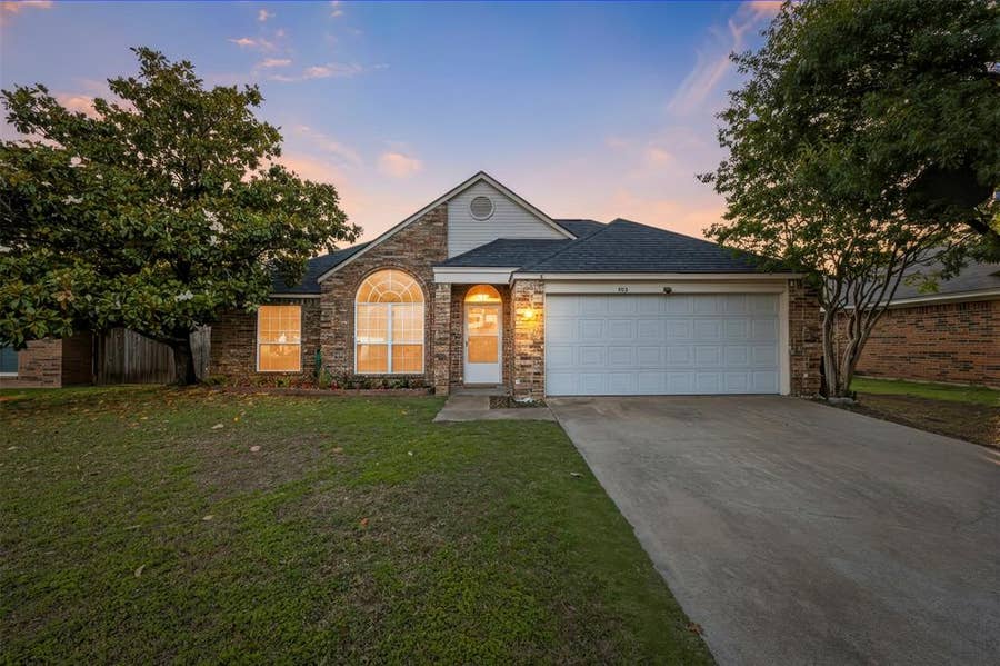 Property photo for 905 Park Place Boulevard, Midlothian, TX