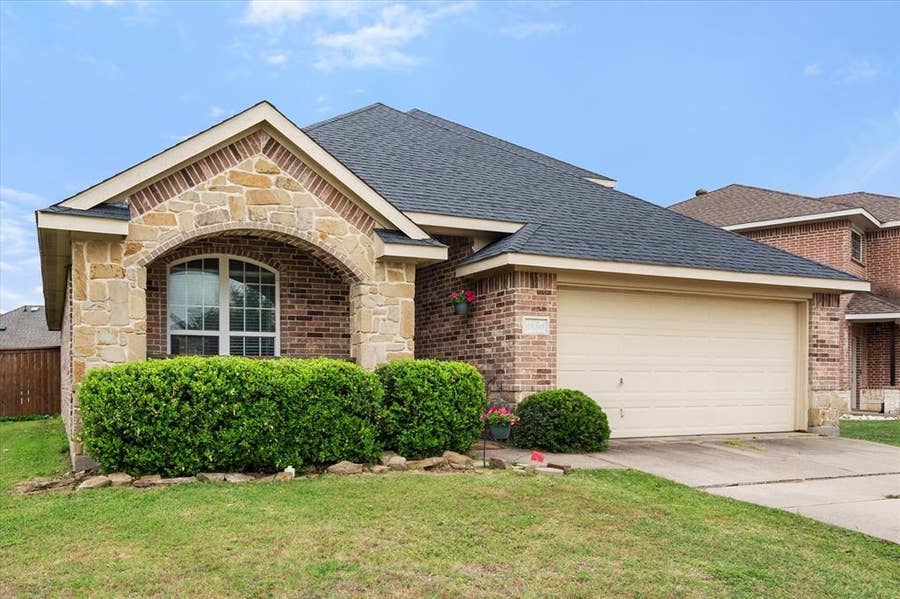 Property photo for 1650 Country Hills Drive, Waxahachie, TX