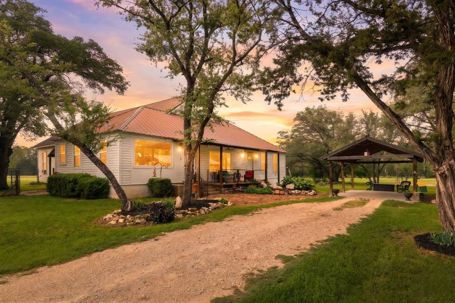 Property photo for 487 Number Ten Downing Street, China Spring, TX