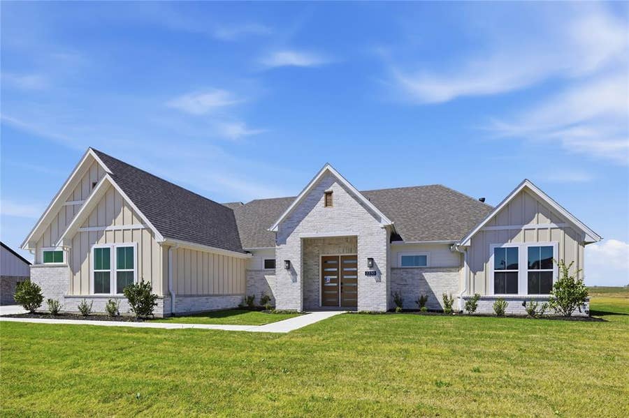 Property photo for 2230 Tutt Trail, Waxahachie, TX