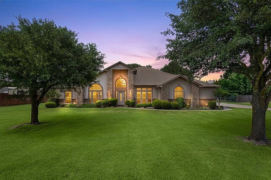 Property photo for 6831 Brooke Boulevard, Midlothian, TX
