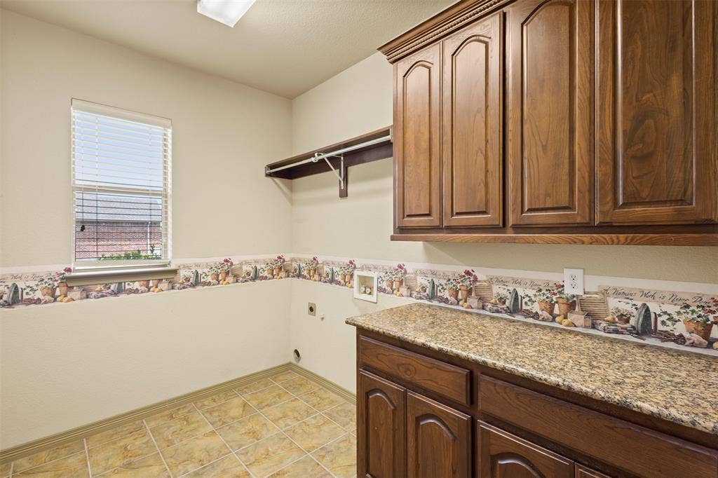 Washer/Dryer Hookups