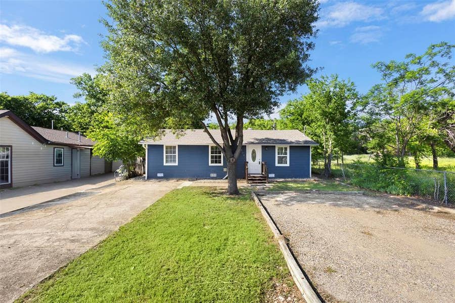 Property photo for 215 E 3rd Street, Ferris, TX