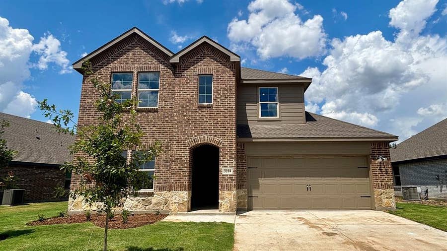 Property photo for 3104 Charleston Drive, Ennis, TX