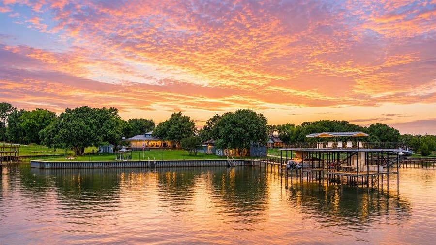 Property photo for 1301 Oak Hill Drive, Kemp, TX