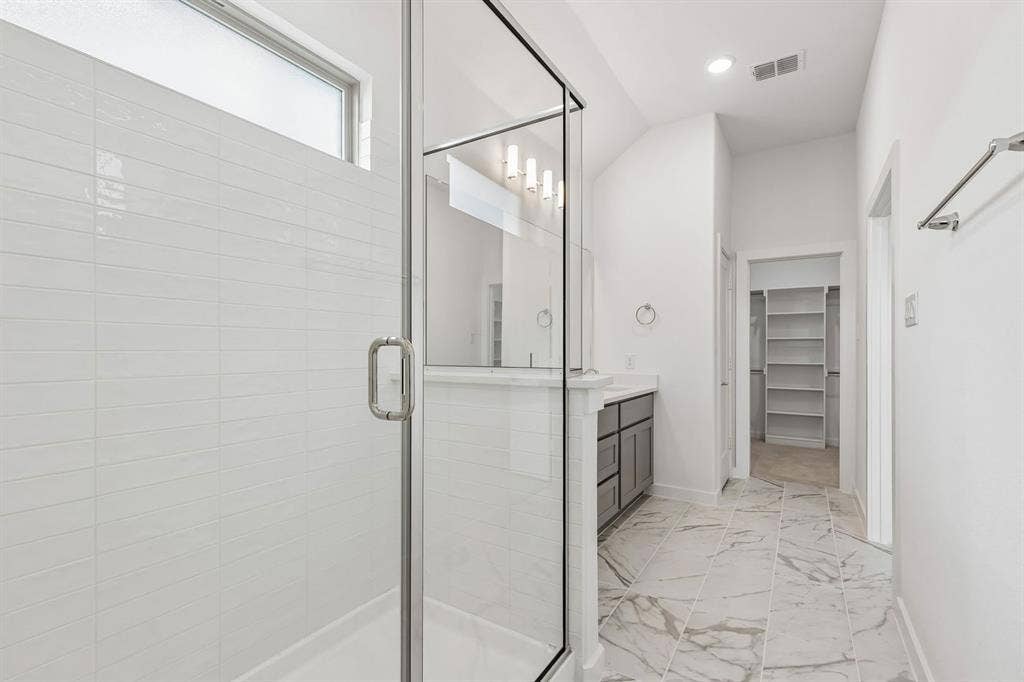 1429 Companero Street, Haslet, TX 76052 Primary Bathroom in the Claret home plan by Trophy Signature Homes – REPRESENTATIVE PHOTO