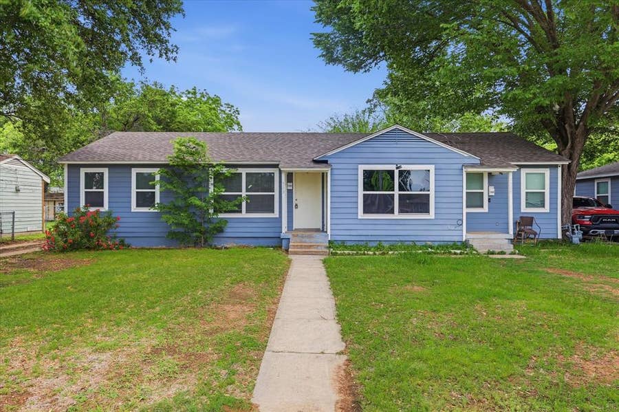 Property photo for 1303 Stone Drive, Irving, TX