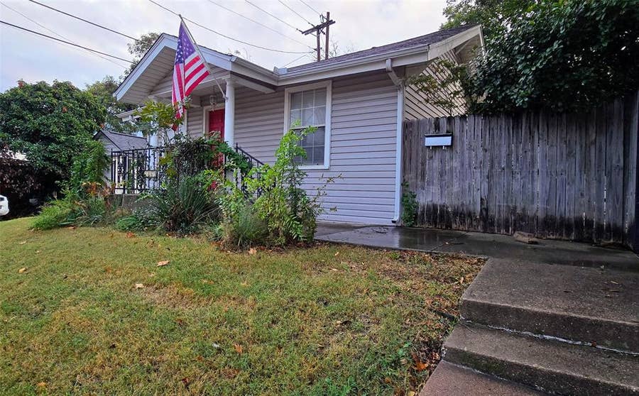 Property photo for 2861 W Devitt Street, Fort Worth, TX
