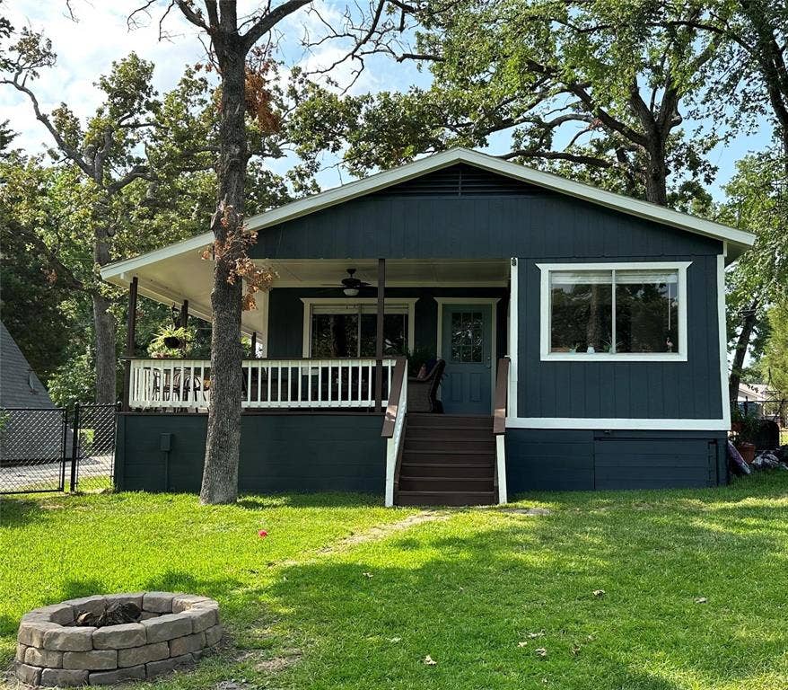 Property photo for 1813 Oak Shore Drive, Tool, TX