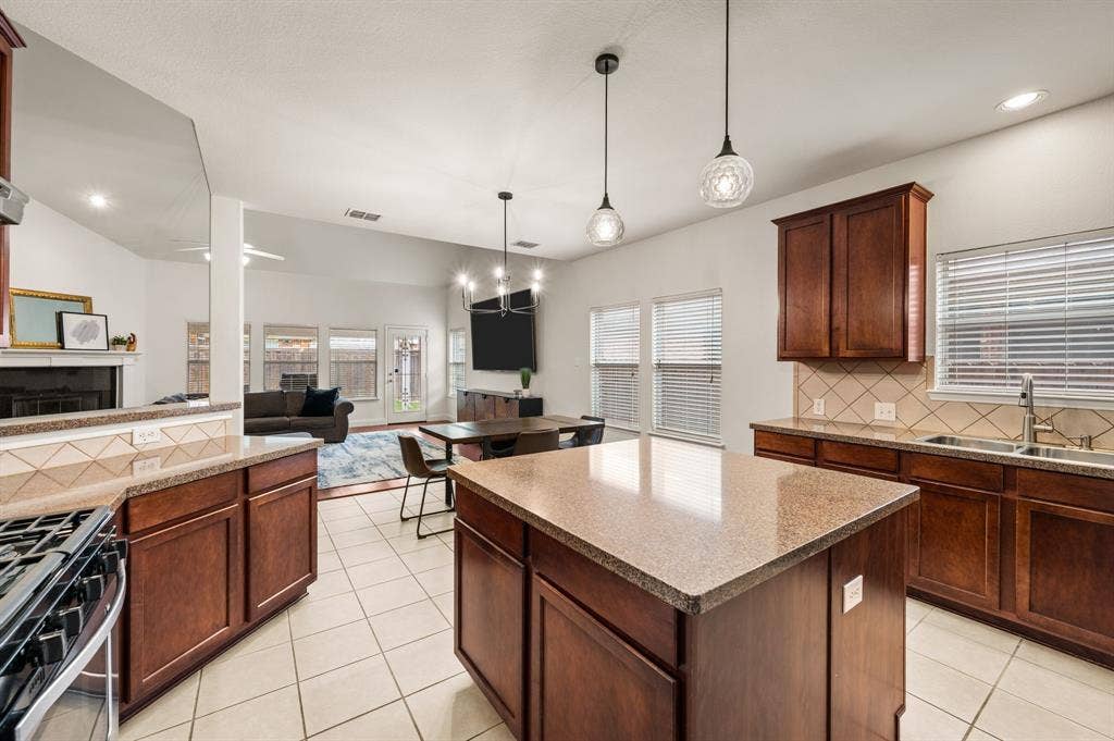 308 Bradbury Drive, Euless, TX 76040 Spacious kitchen & breakfast area with easy flow into the main living spaces for effortless entertaining.