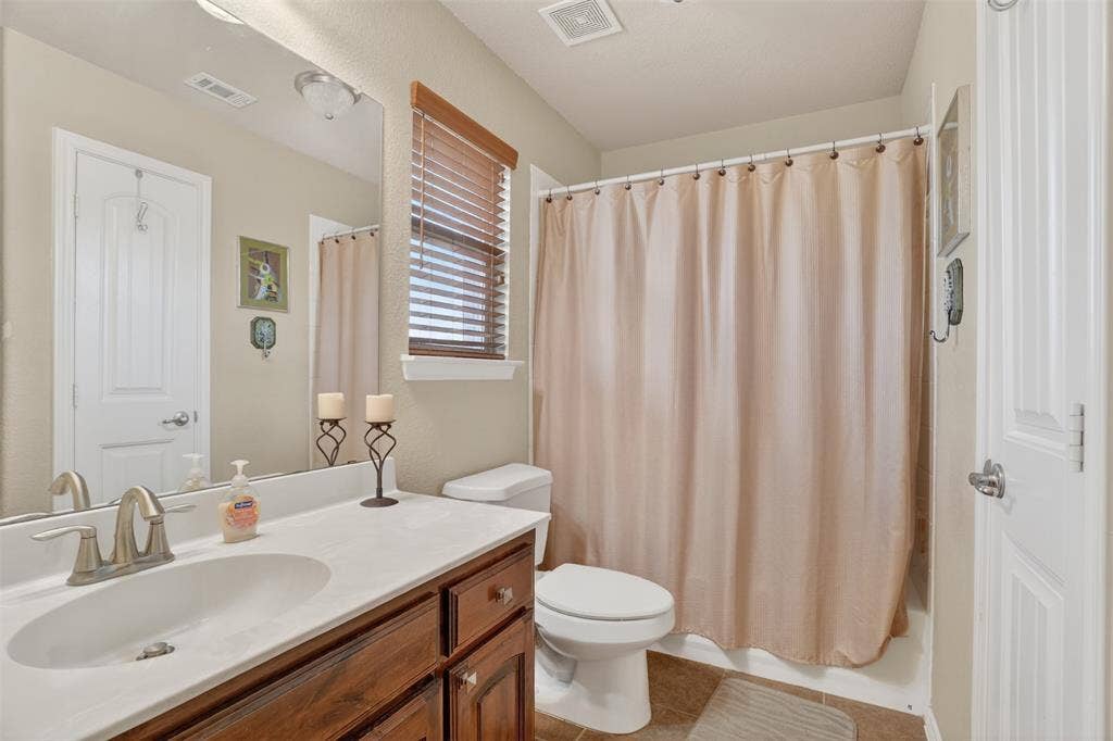 17 Tallwood Lane, Edgecliff Village, TX 76134 17 Tallwood Lane, Edgecliff Village, TX 76134