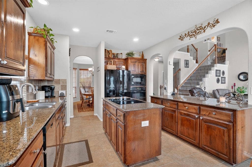 17 Tallwood Lane, Edgecliff Village, TX 76134 17 Tallwood Lane, Edgecliff Village, TX 76134