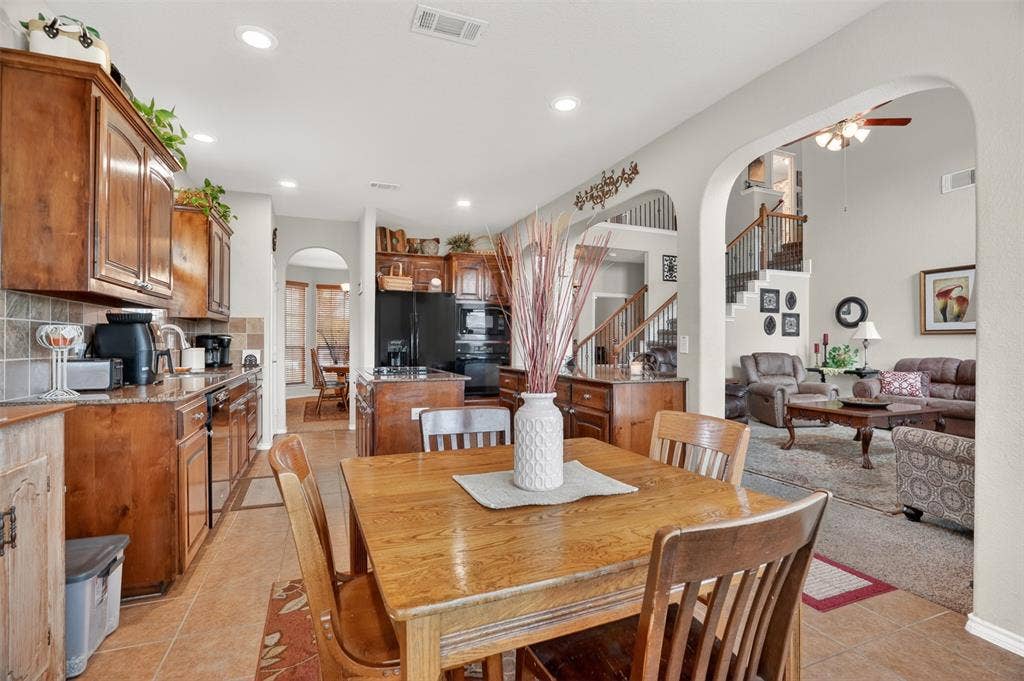 17 Tallwood Lane, Edgecliff Village, TX 76134 17 Tallwood Lane, Edgecliff Village, TX 76134