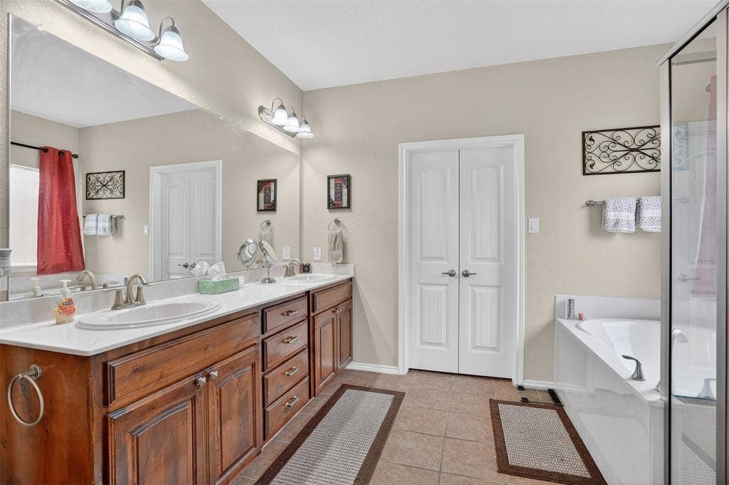 17 Tallwood Lane, Edgecliff Village, TX 76134 17 Tallwood Lane, Edgecliff Village, TX 76134