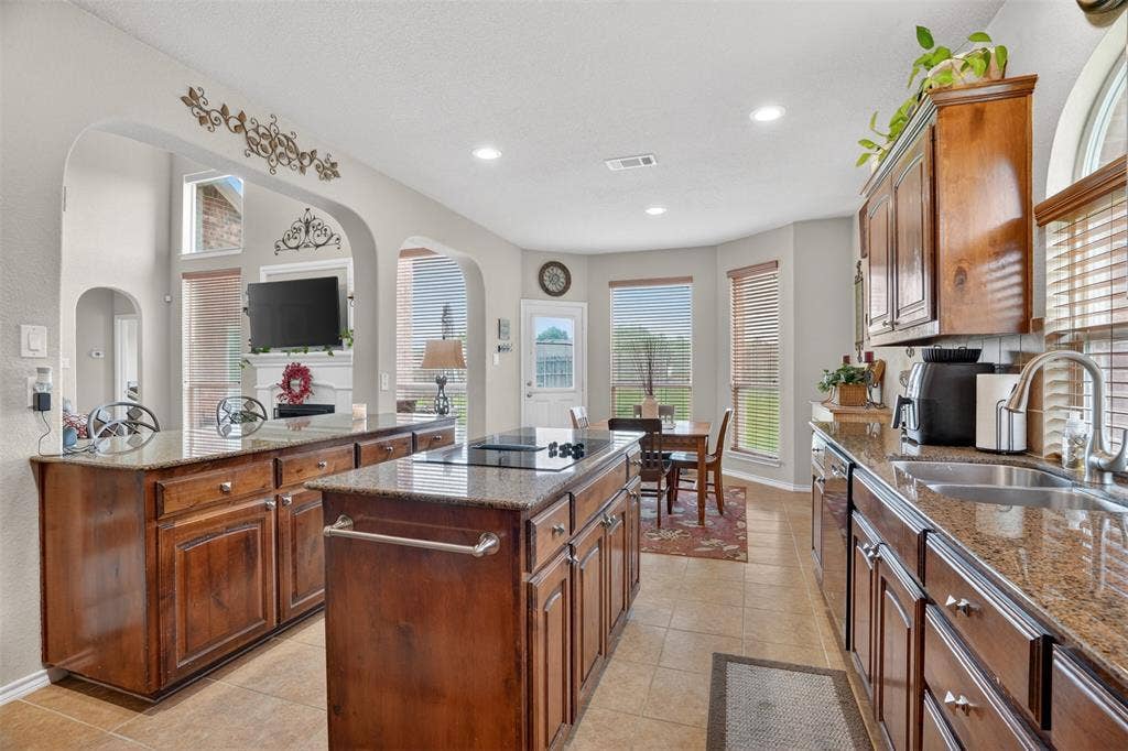 17 Tallwood Lane, Edgecliff Village, TX 76134 17 Tallwood Lane, Edgecliff Village, TX 76134