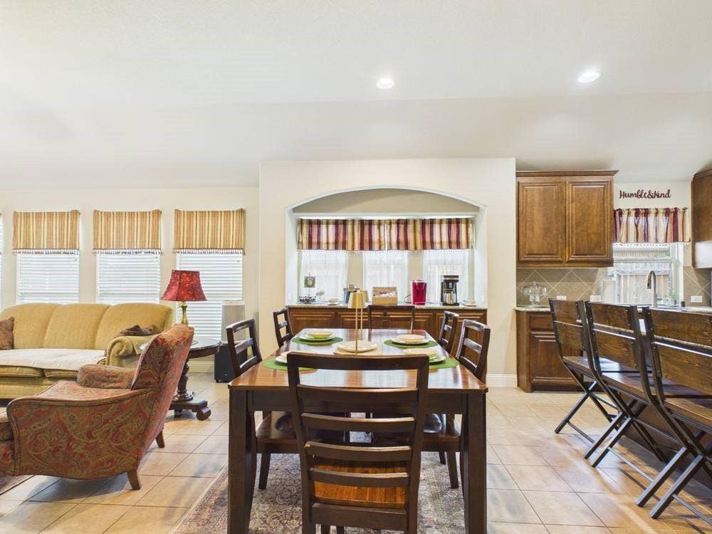 Room for 8-10 people comfortably