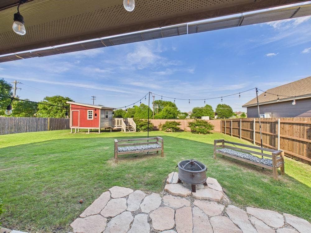 sitting area with outdoor lights