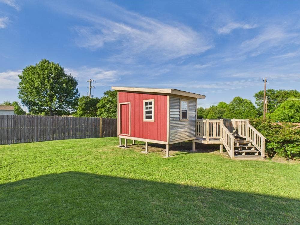 storage bldg or play house