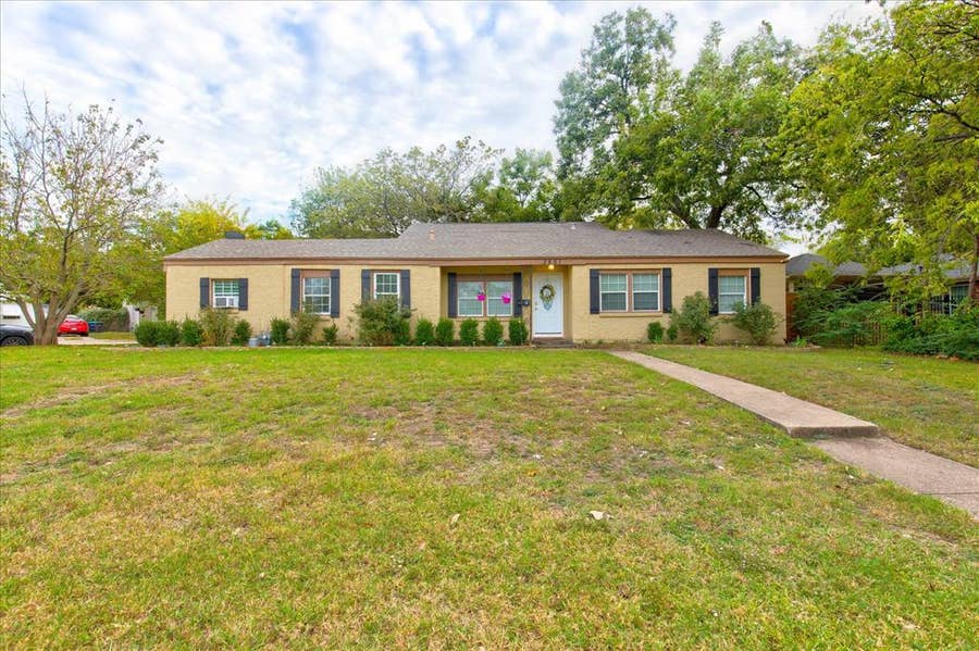 Property photo for 2801 W Biddison Street, Fort Worth, TX