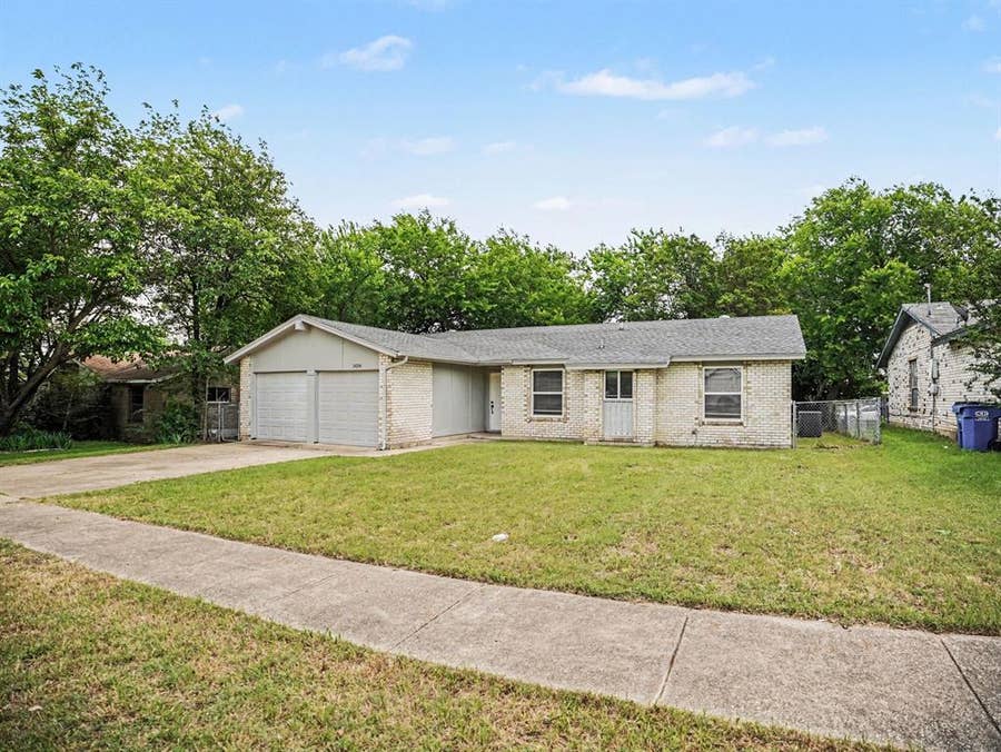 Property photo for 1434 Oakbrook Street, Lancaster, TX