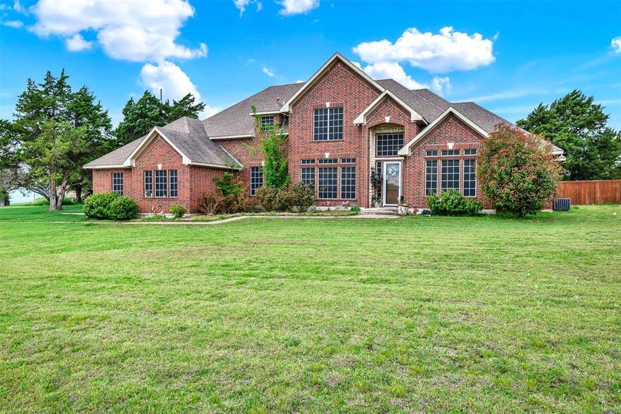 Property photo for 1915 Lillian Avenue, Glenn Heights, TX