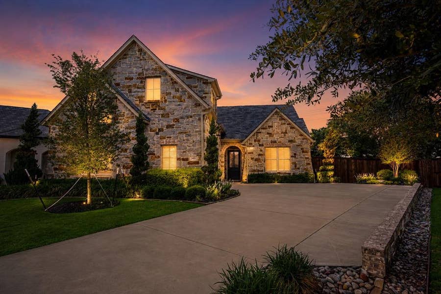 Property photo for 2401 Prestwick Drive, Midlothian, TX