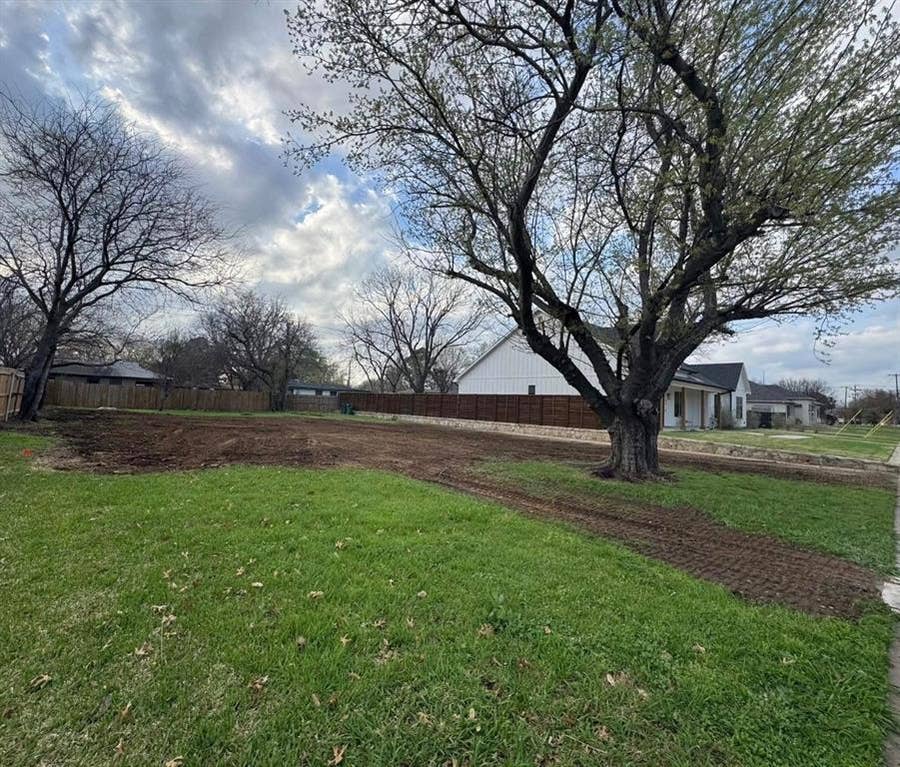 Property photo for 1110 S Pine Street, Grapevine, TX