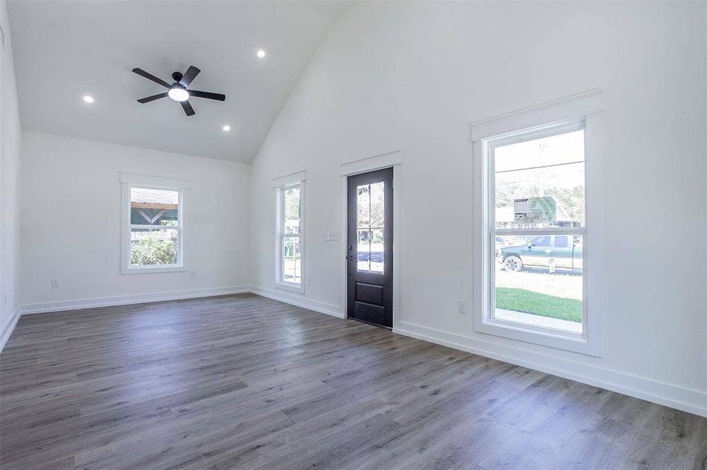 2608 Cleveland Avenue, Waco, TX 76711 Spacious interior featuring a vaulted ceiling with a ceiling fan, recessed lighting, wood-finish flooring, white baseboards, and white window trim