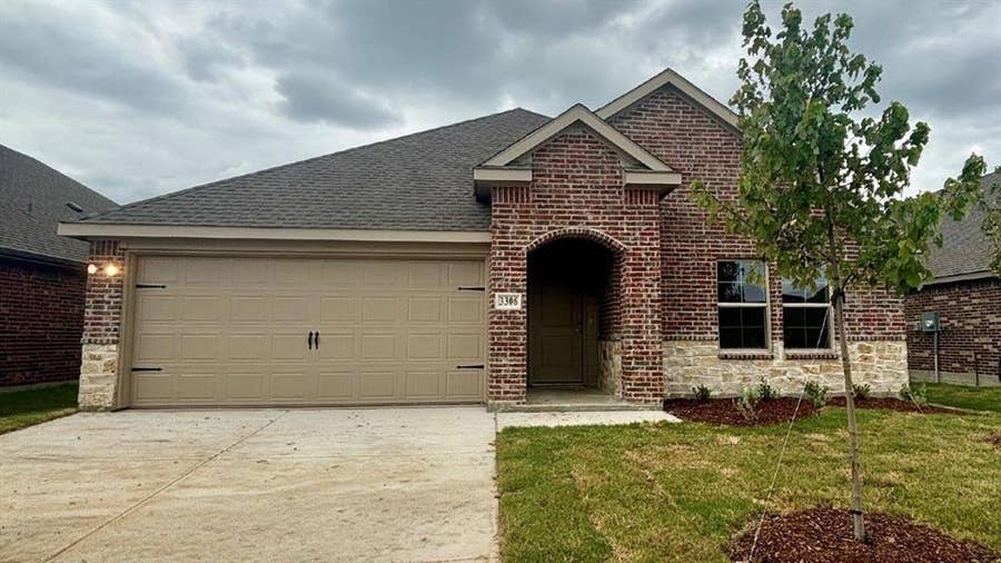 Property photo for 3306 Charleston Drive, Ennis, TX