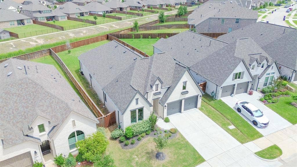 1321 Old Rocksprings Pass, Mansfield, TX 76063