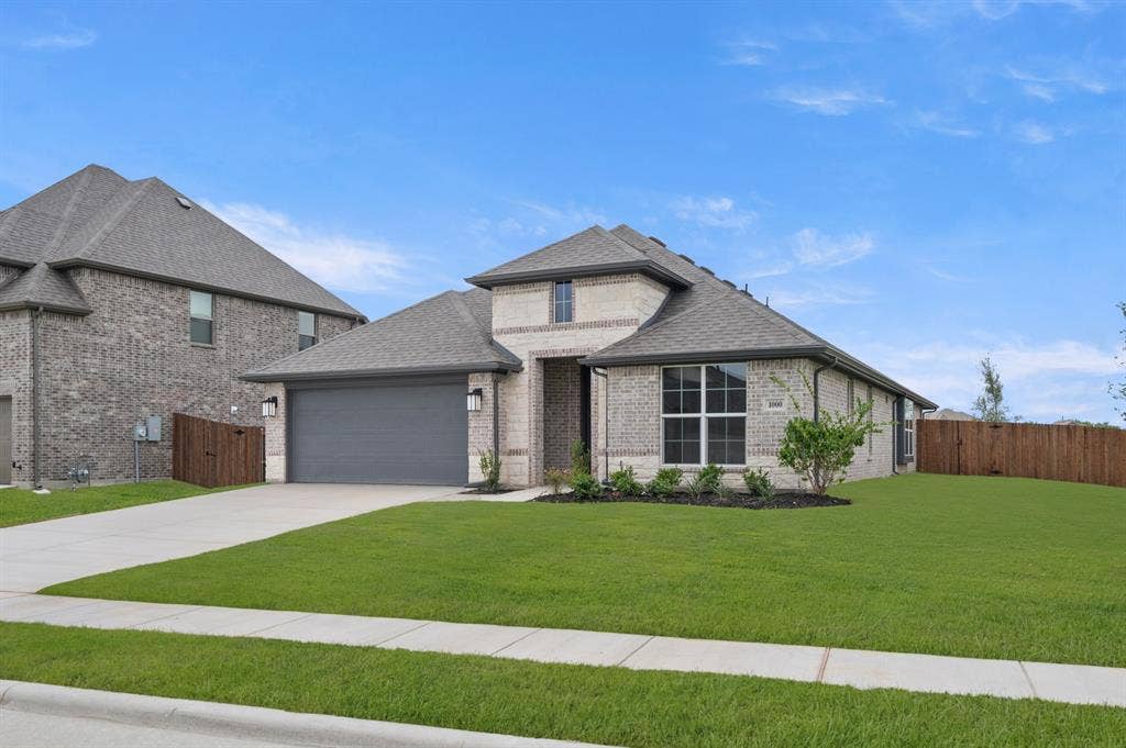 1000 Quincy Court, Crowley, TX 76036 DFW-Hunters Ridge-Concept 2186-1000 Quincy Court-Front Exterior-Risewell Homes-2