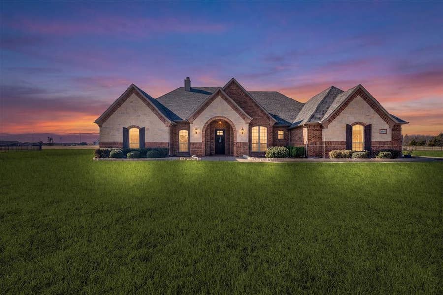 Property photo for 10055 Dorsett Drive, Talty, TX