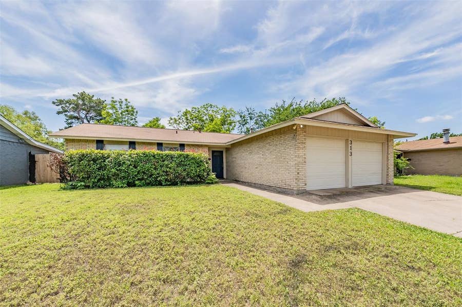 Property photo for 313 Hawthorne Lane, Grand Prairie, TX