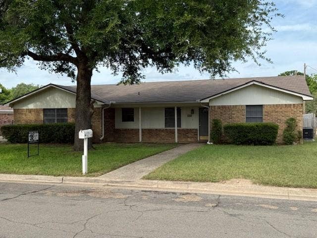 Property photo for 132 Crockett Lane, Hewitt, TX