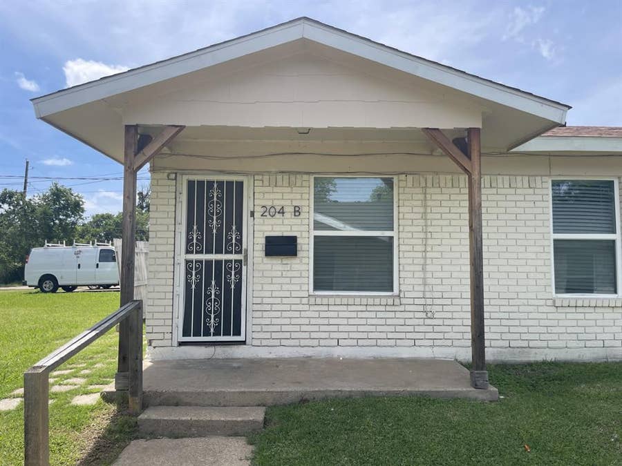 Property photo for 204 Hosack Street, Arlington, TX