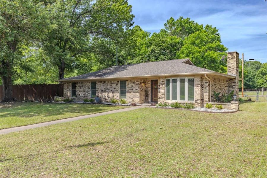 Property photo for 3026 Arapaho Road, Commerce, TX