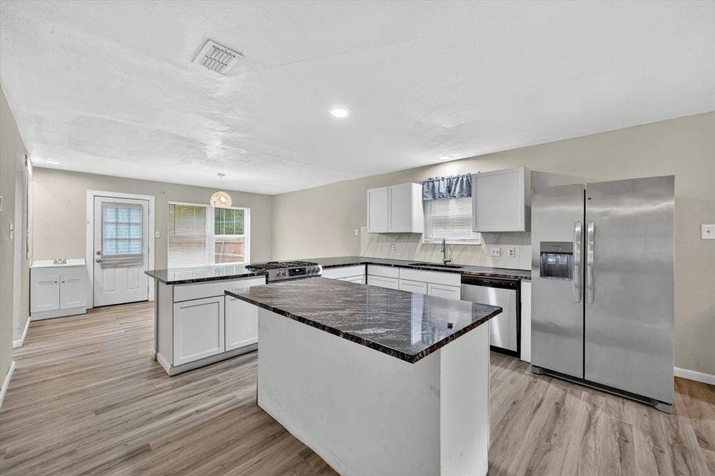 3025 David Drive, Rowlett, TX 75088 3025 David Drive, Rowlett, TX 75088