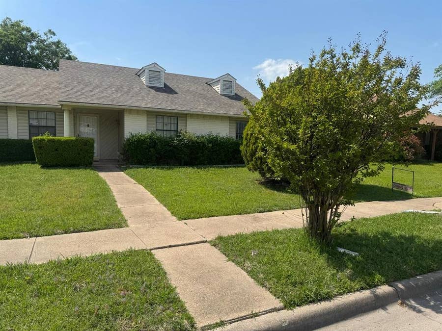 Property photo for 1113 Maydelle Lane, Garland, TX