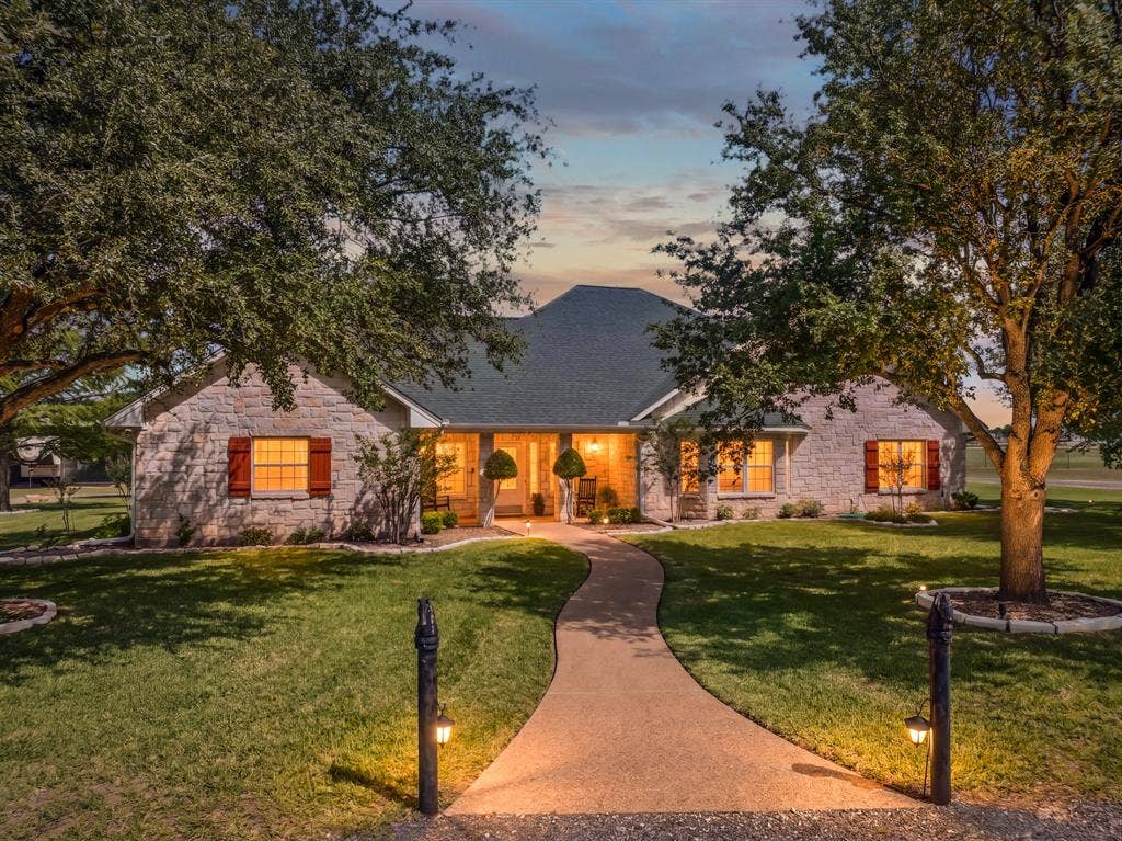 883 N Speegleville Road, Woodway, TX 76712 883 N Speegleville Road, Woodway, TX 76712