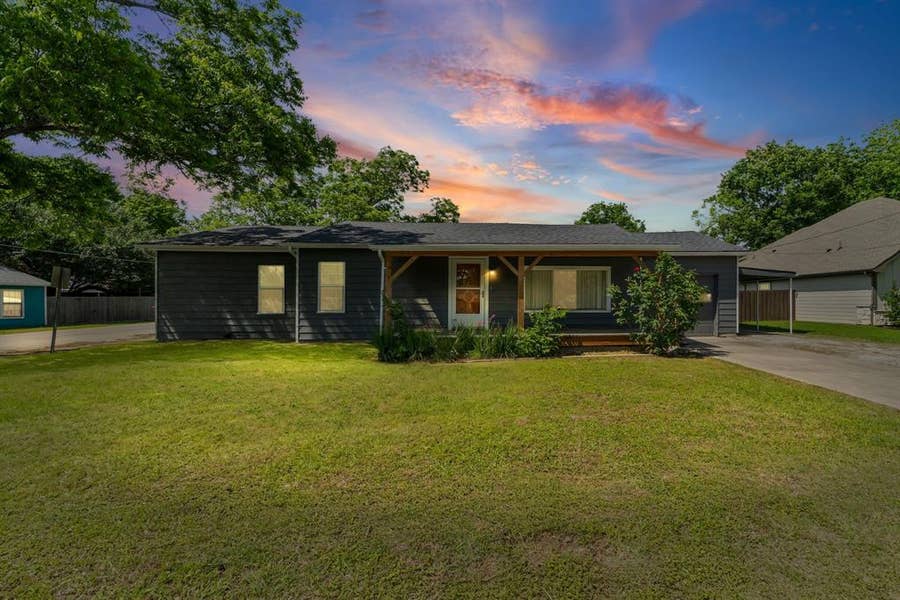 Property photo for 506 Pendleton Street, Farmersville, TX