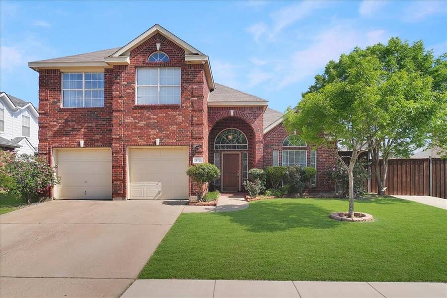 Property photo for 312 Foxglove Court, Grand Prairie, TX
