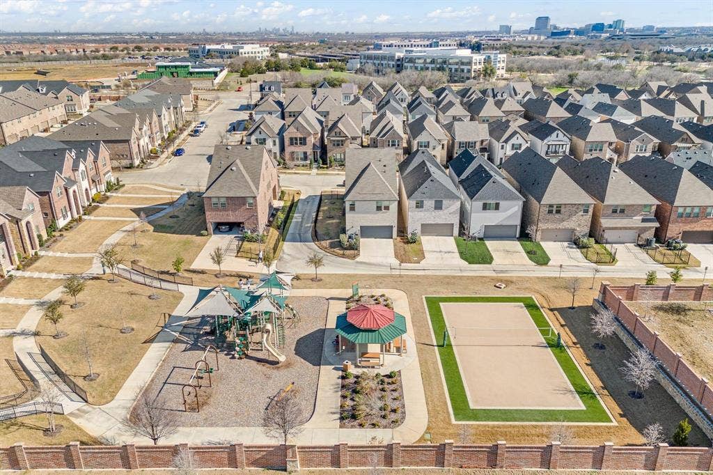 6804 Verandah Way, Irving, TX 75039 Playground and volleyball court!
